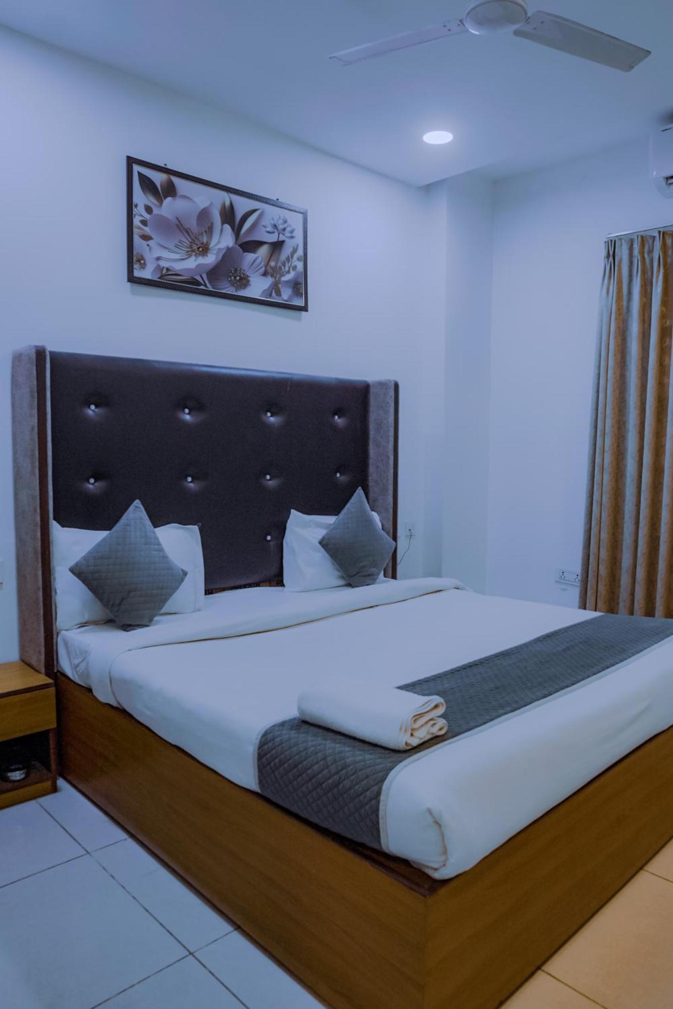 Hotel Lake View Chandīgarh 외부 사진